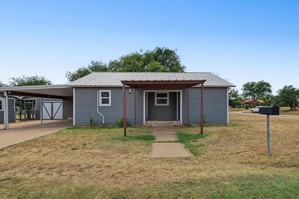 611 Richard Avenue Rotan, TX 79546