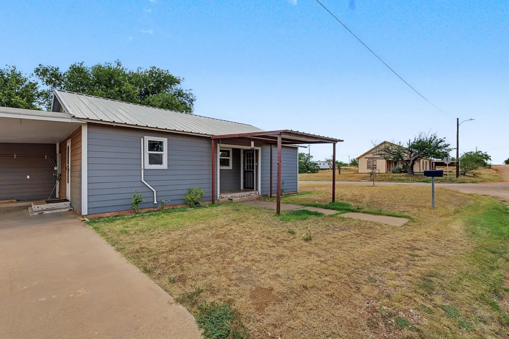 611 Richard Avenue Rotan, TX 79546