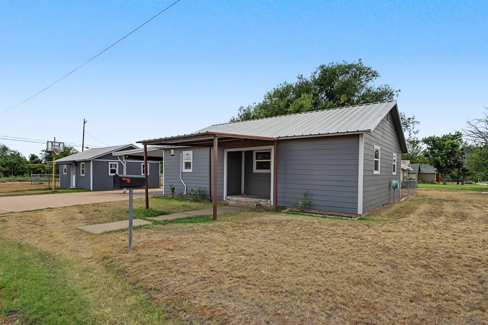 611 Richard Avenue Rotan, TX 79546