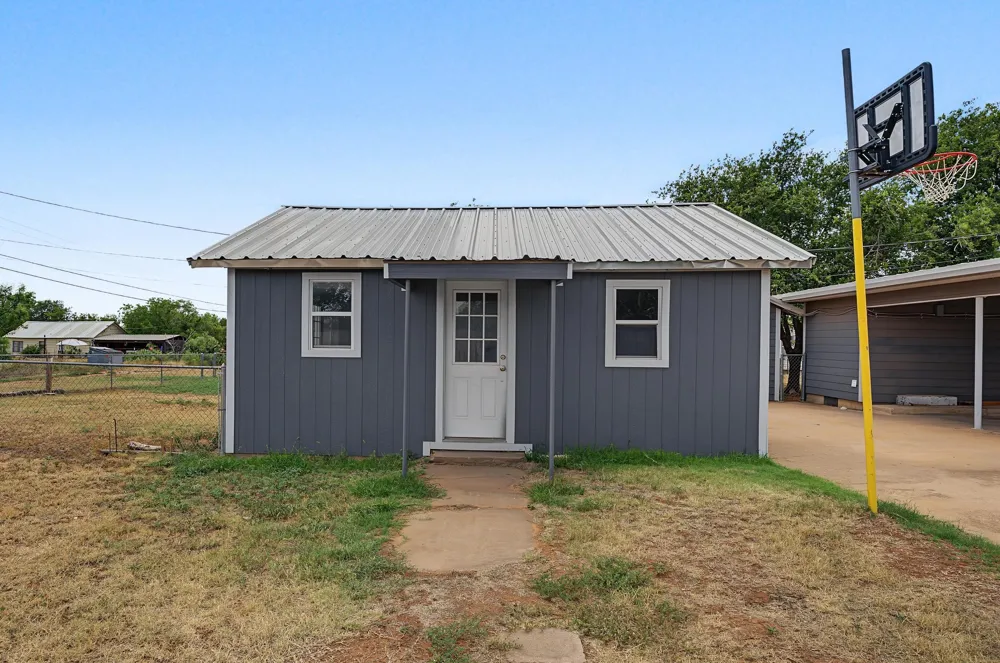 611 Richard Avenue Rotan, TX 79546