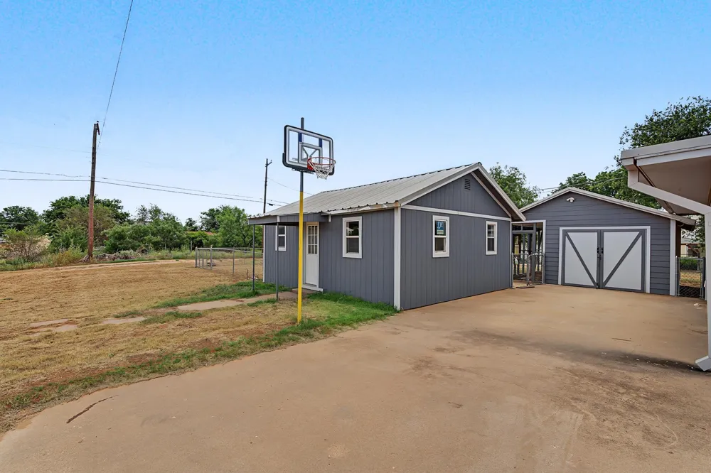 611 Richard Avenue Rotan, TX 79546