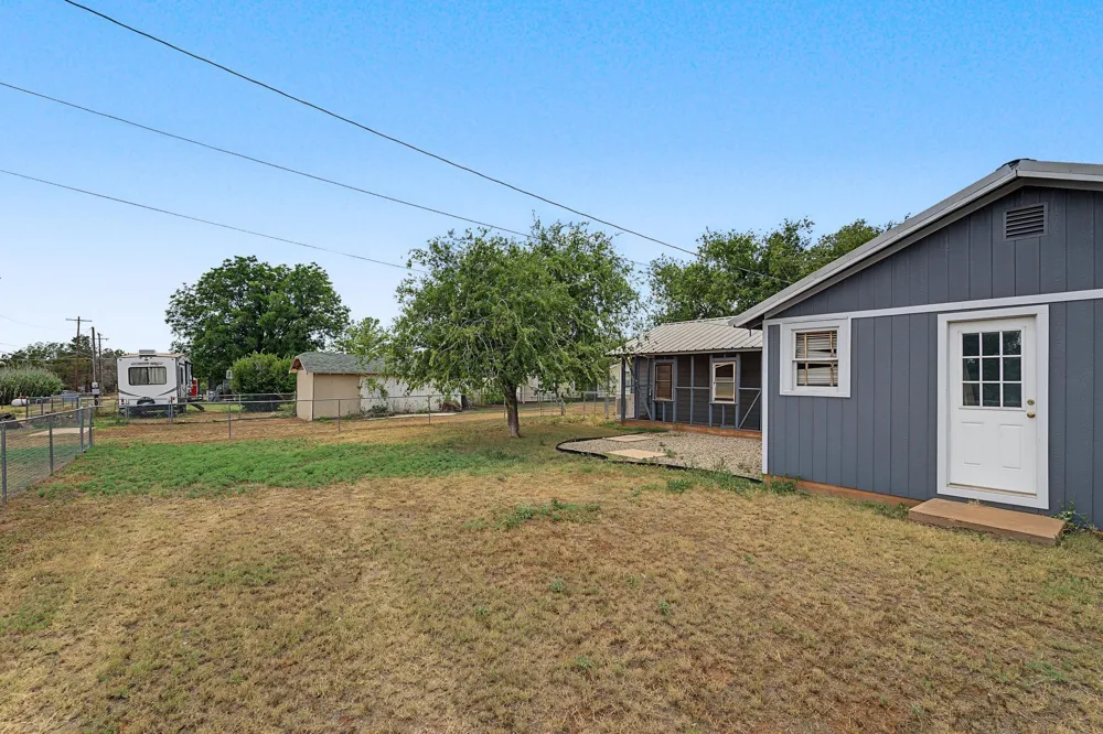 611 Richard Avenue Rotan, TX 79546