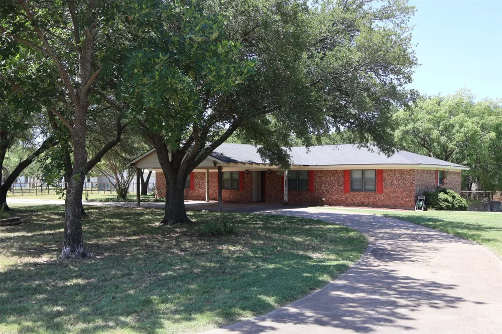 4315 Waples Road Granbury, TX 76049