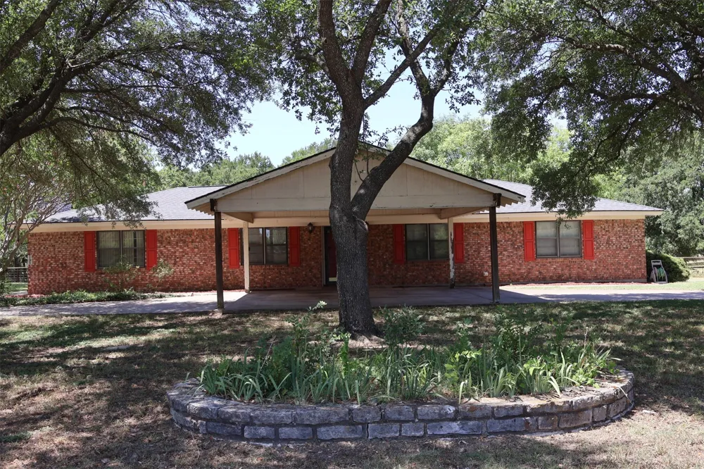4315 Waples Road Granbury, TX 76049
