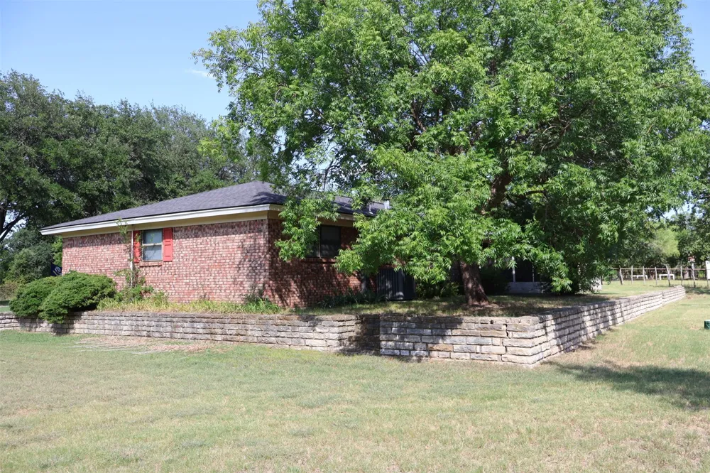 4315 Waples Road Granbury, TX 76049