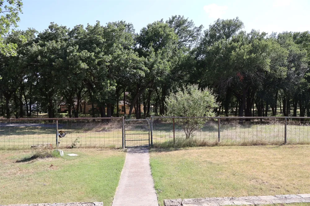 4315 Waples Road Granbury, TX 76049