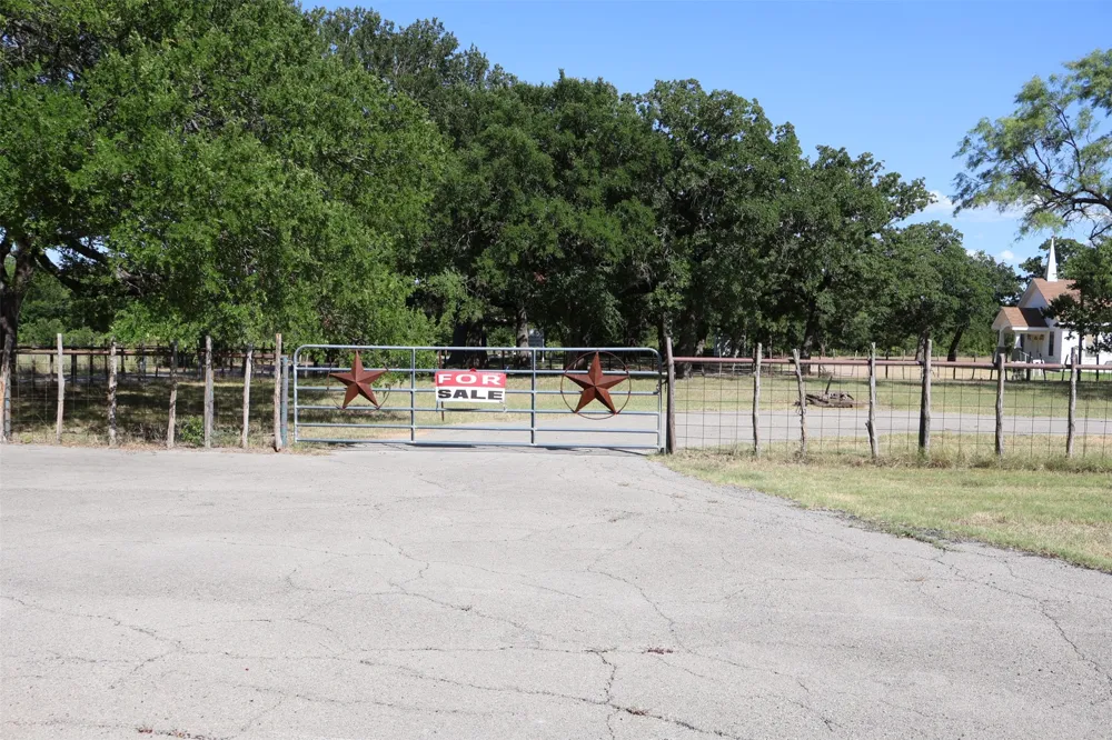 4315 Waples Road Granbury, TX 76049