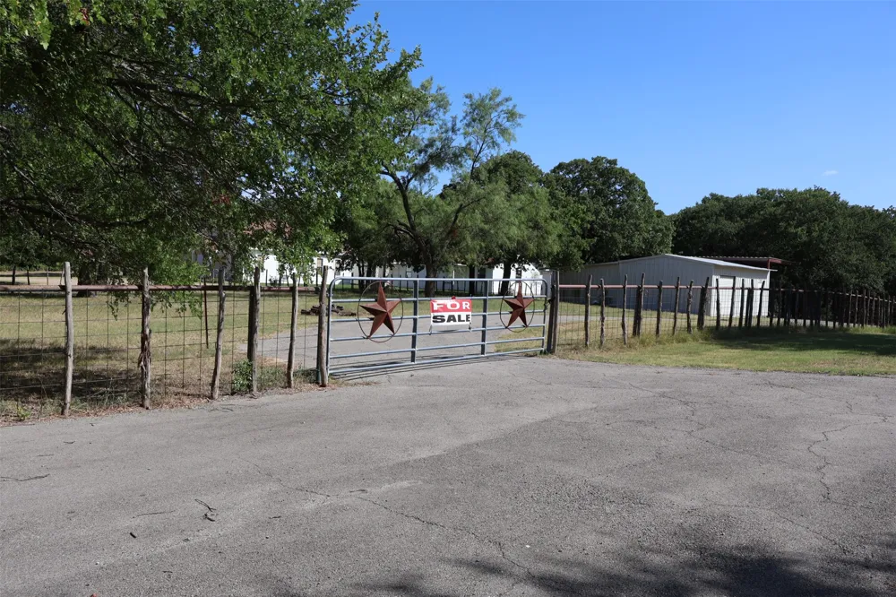 4315 Waples Road Granbury, TX 76049