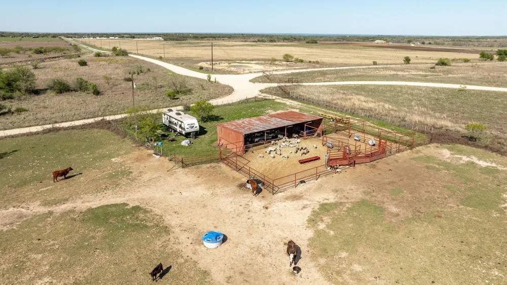 90 County Road 515 Energy, TX 76452