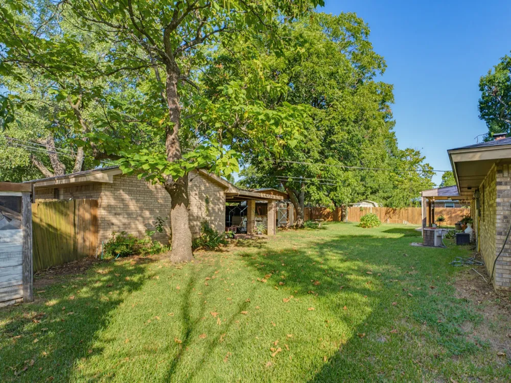 702 Preston Street Bowie, TX 76230