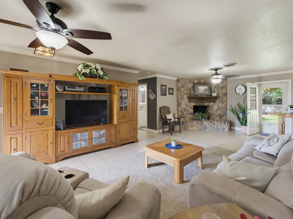 702 Preston Street Bowie, TX 76230