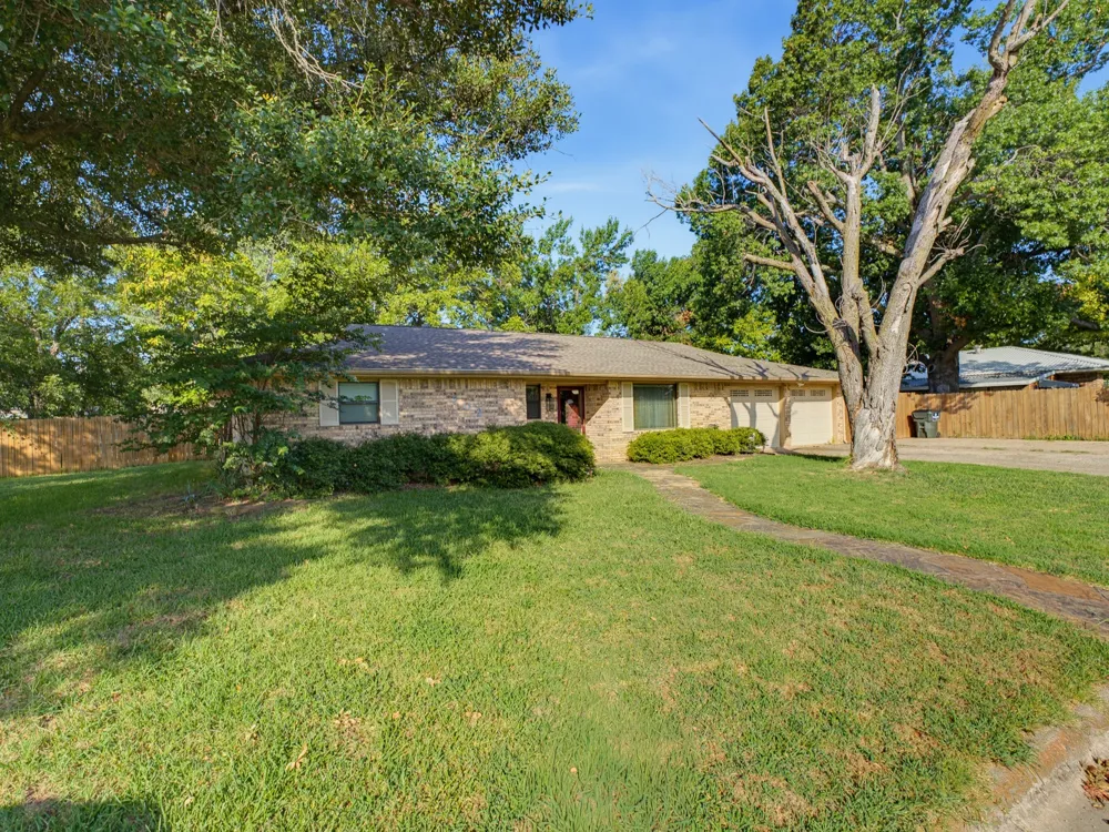 702 Preston Street Bowie, TX 76230