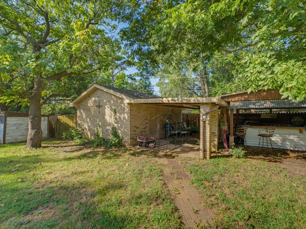 702 Preston Street Bowie, TX 76230