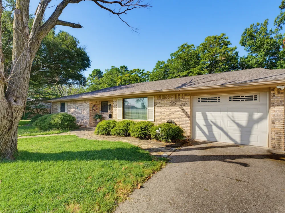 702 Preston Street Bowie, TX 76230
