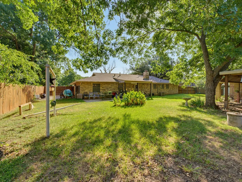 702 Preston Street Bowie, TX 76230
