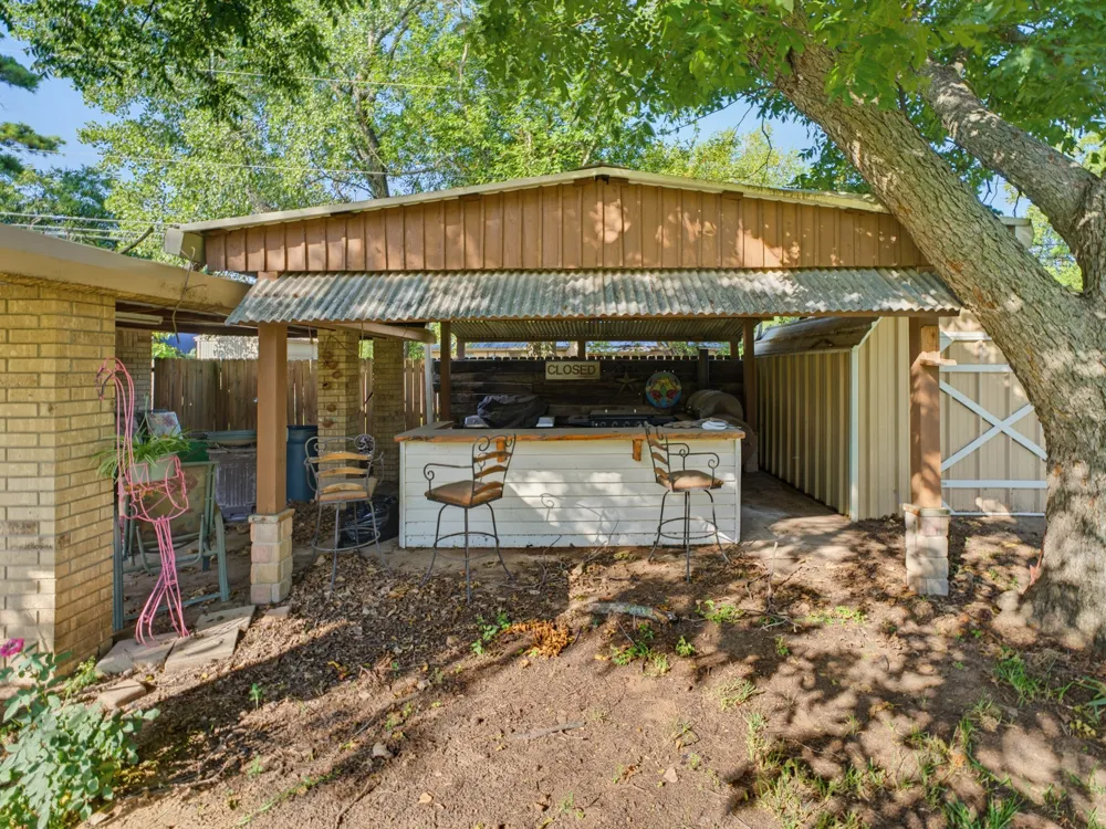 702 Preston Street Bowie, TX 76230