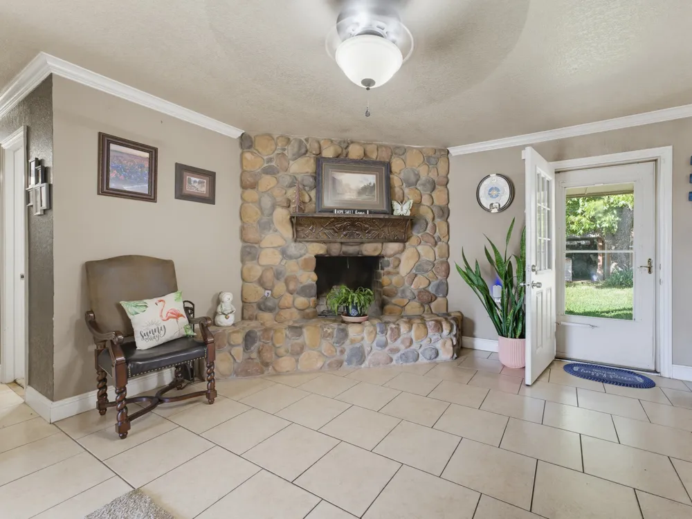 702 Preston Street Bowie, TX 76230