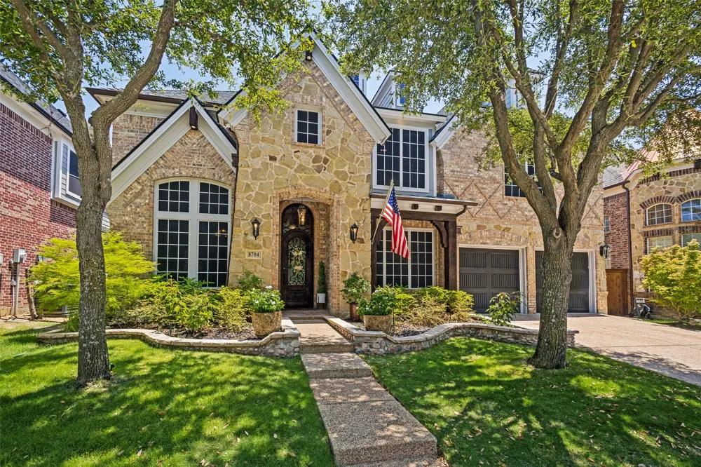 8704 Wyatt Circle Argyle, TX 76226