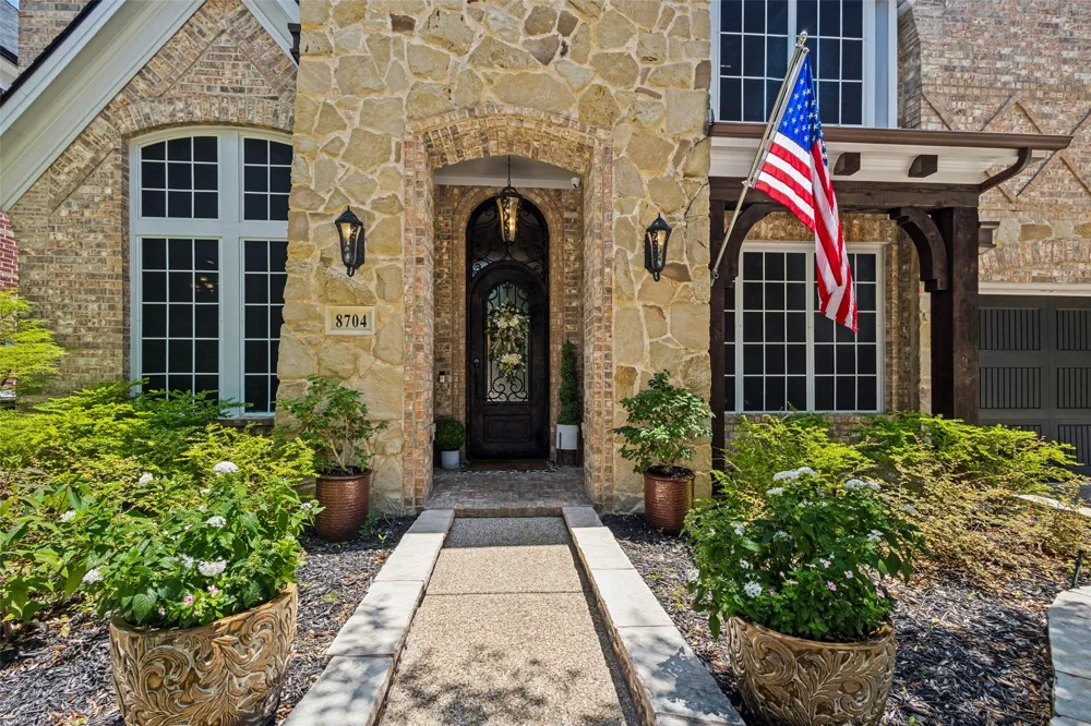 8704 Wyatt Circle Argyle, TX 76226