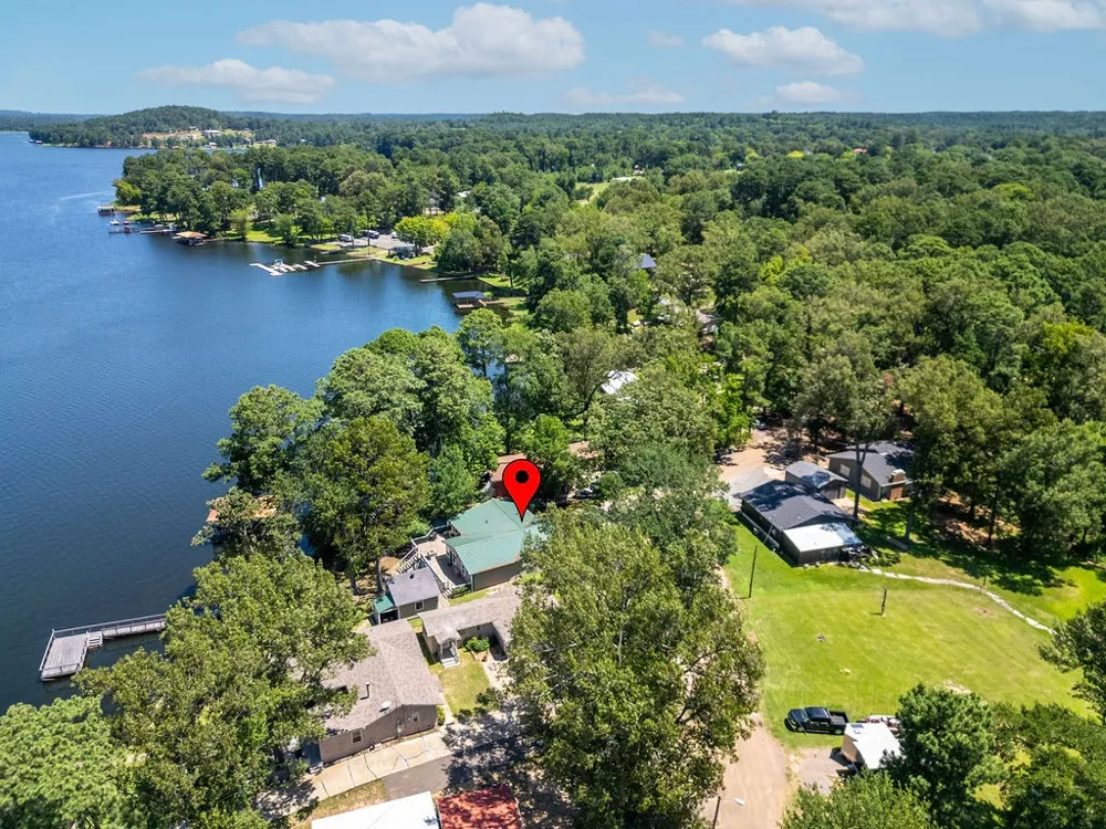 208 SOUTHSHORE DRIVE Lone Star, TX 75668