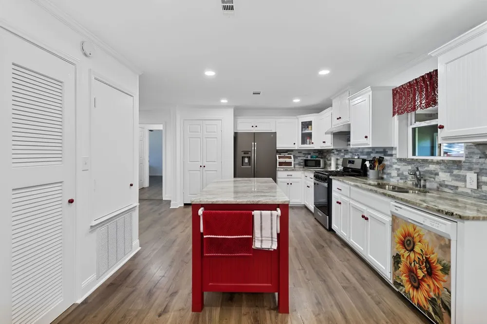 208 SOUTHSHORE DRIVE Lone Star, TX 75668