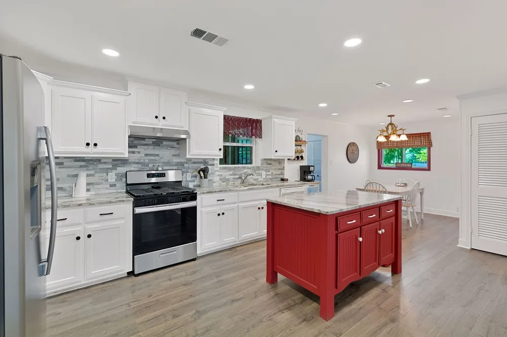 208 SOUTHSHORE DRIVE Lone Star, TX 75668