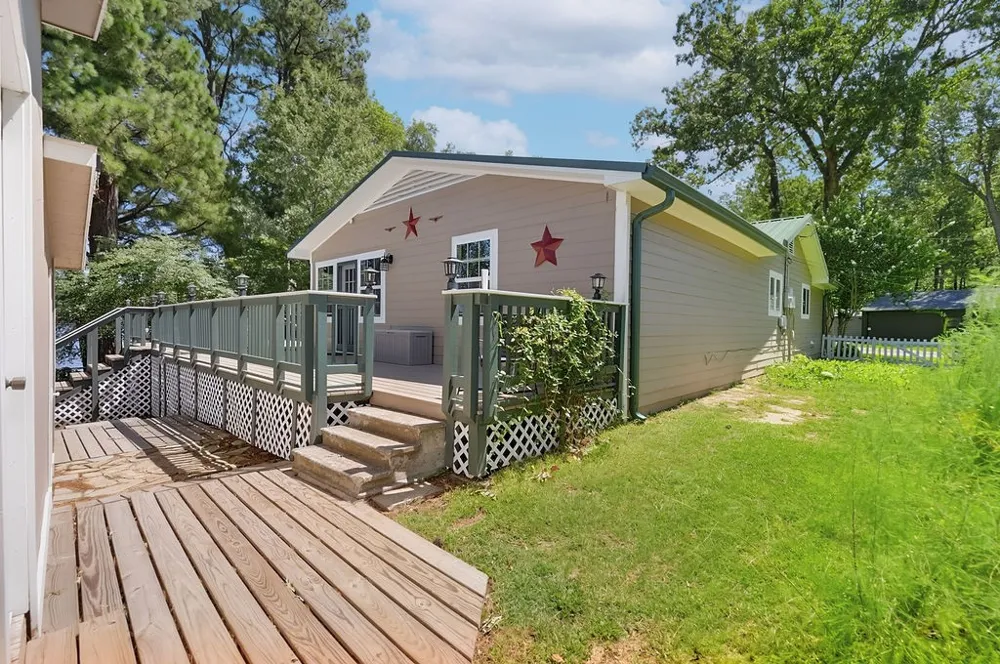 208 SOUTHSHORE DRIVE Lone Star, TX 75668