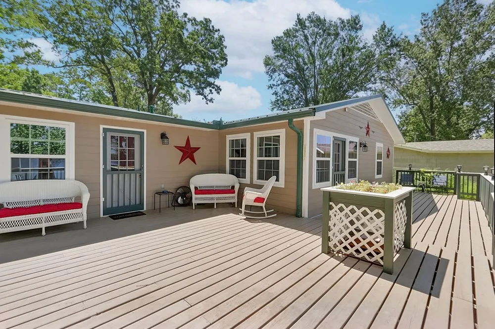 208 SOUTHSHORE DRIVE Lone Star, TX 75668