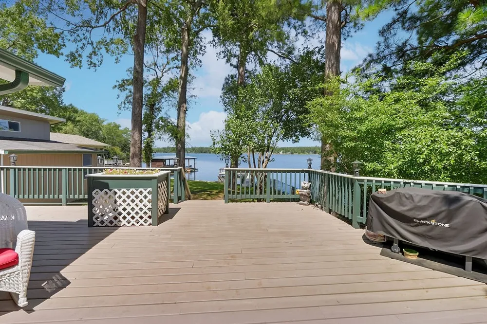208 SOUTHSHORE DRIVE Lone Star, TX 75668