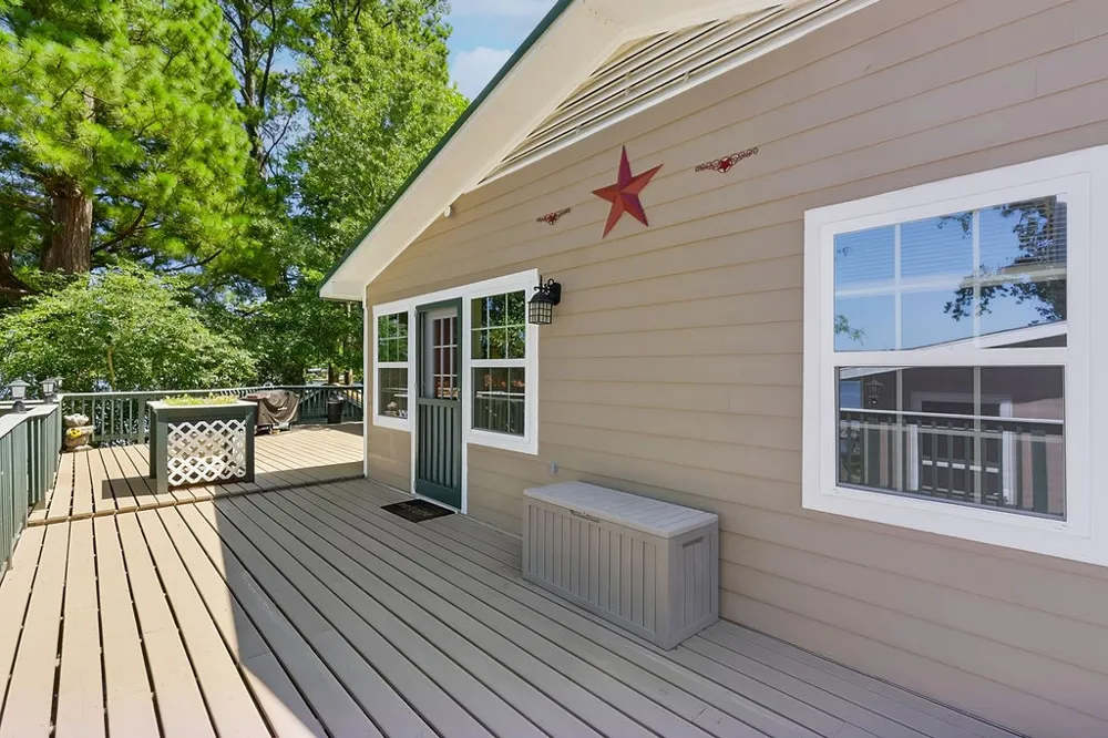 208 SOUTHSHORE DRIVE Lone Star, TX 75668
