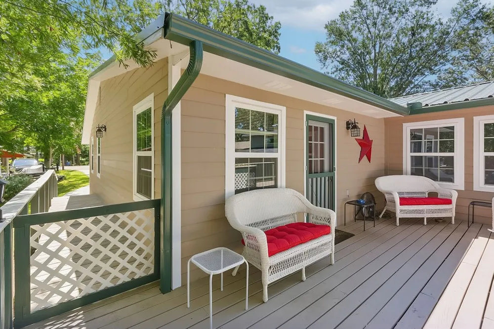 208 SOUTHSHORE DRIVE Lone Star, TX 75668
