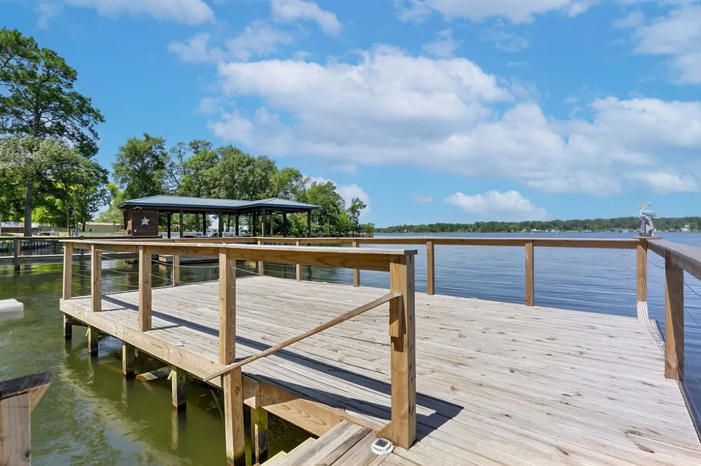 208 SOUTHSHORE DRIVE Lone Star, TX 75668