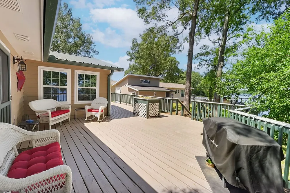 208 SOUTHSHORE DRIVE Lone Star, TX 75668