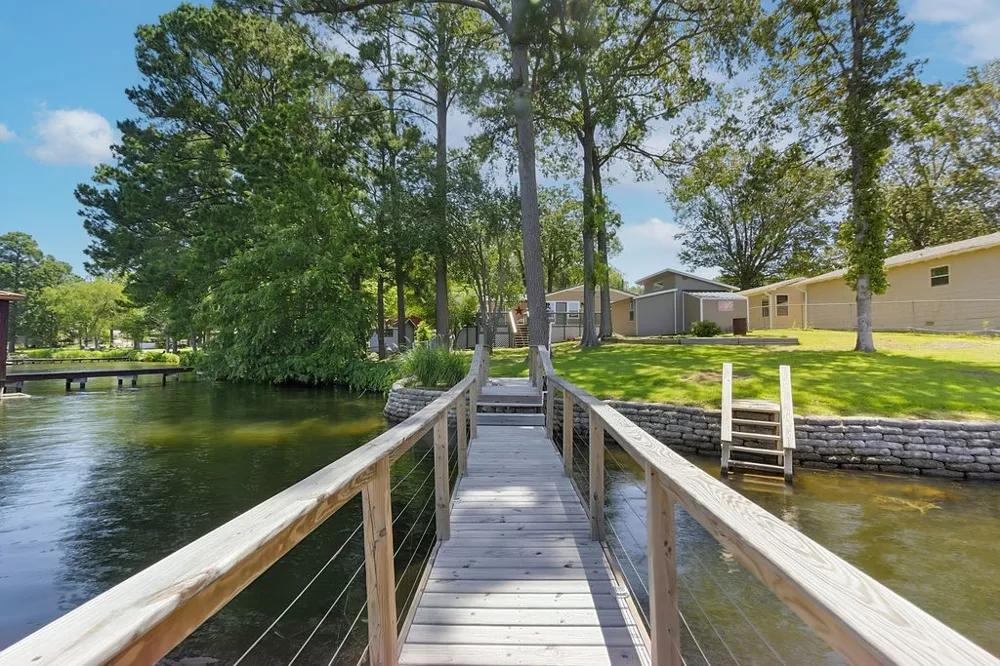208 SOUTHSHORE DRIVE Lone Star, TX 75668