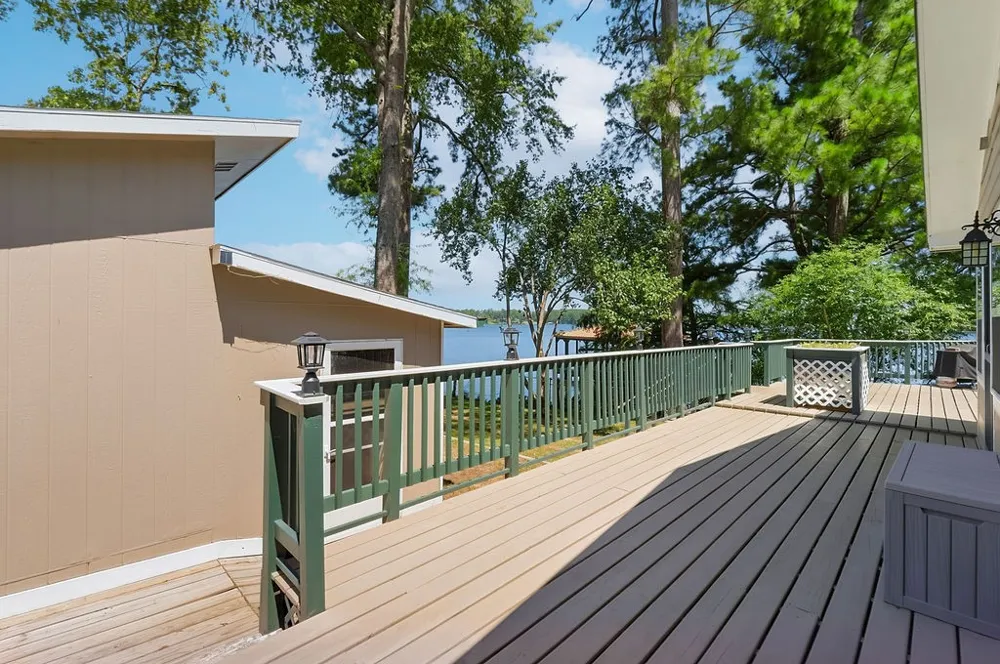 208 SOUTHSHORE DRIVE Lone Star, TX 75668