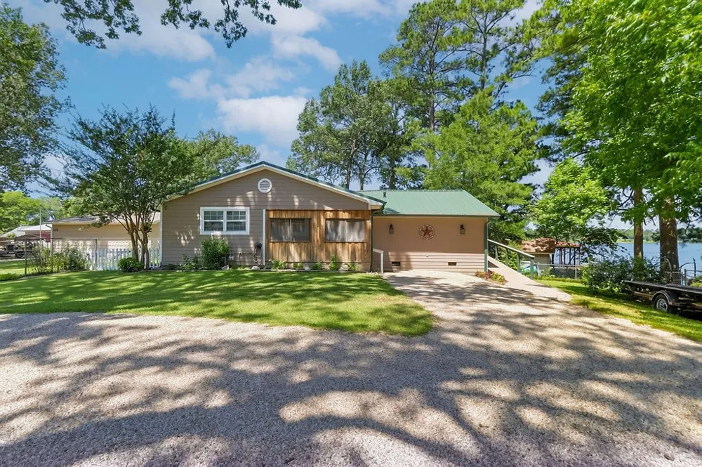 208 SOUTHSHORE DRIVE Lone Star, TX 75668