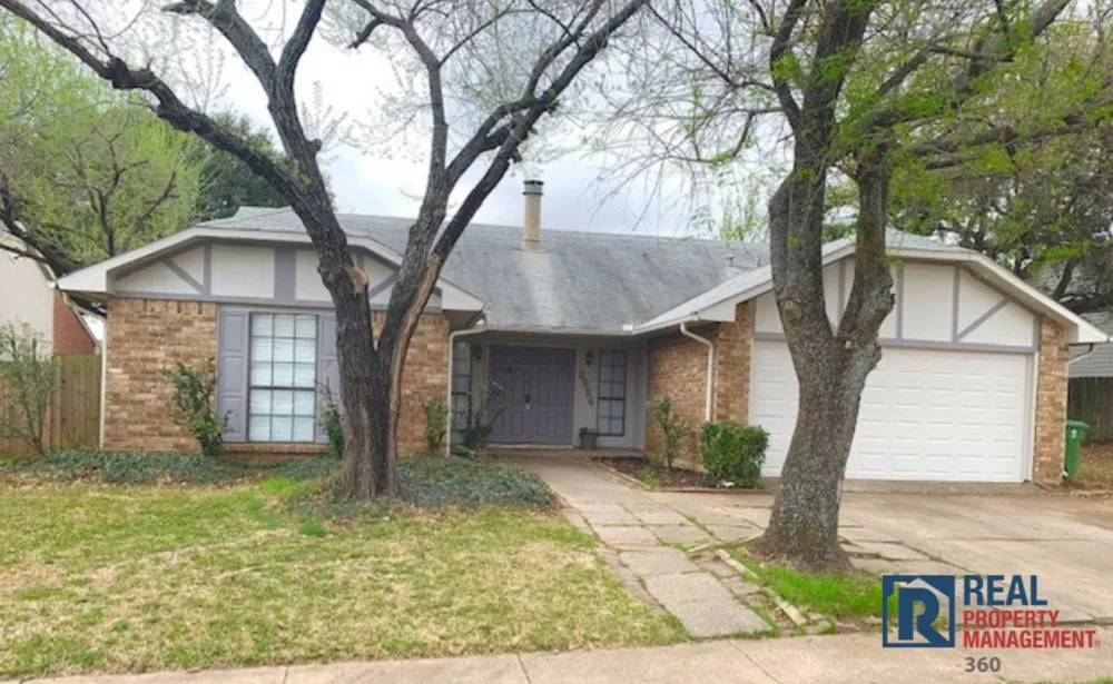3824 Hackberry Lane Bedford, TX 76021