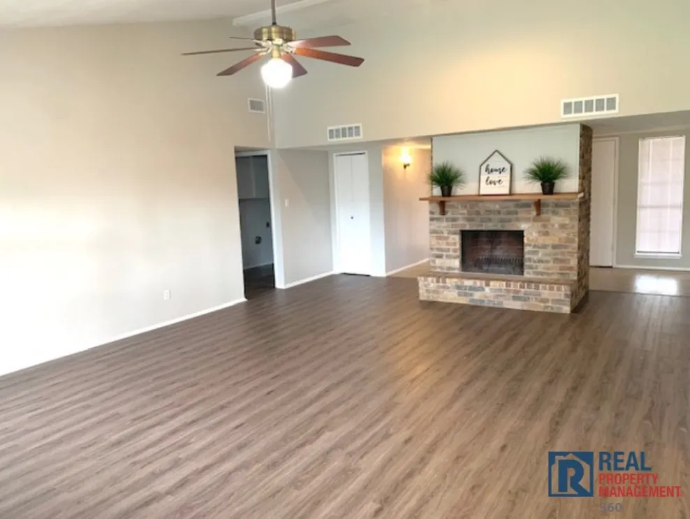 3824 Hackberry Lane Bedford, TX 76021