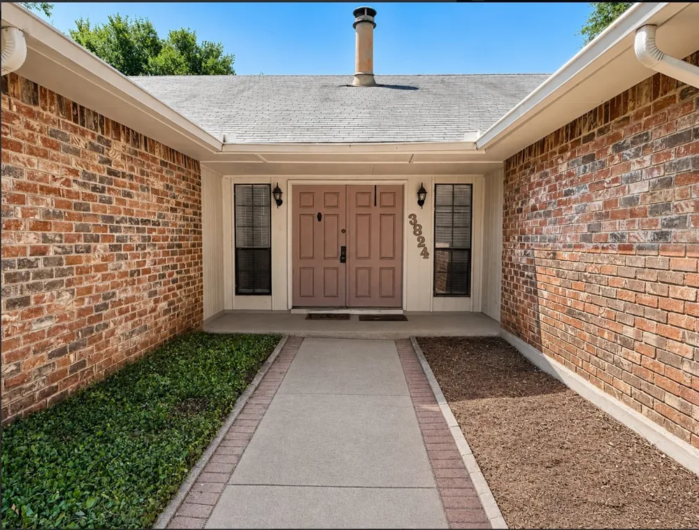 3824 Hackberry Lane Bedford, TX 76021