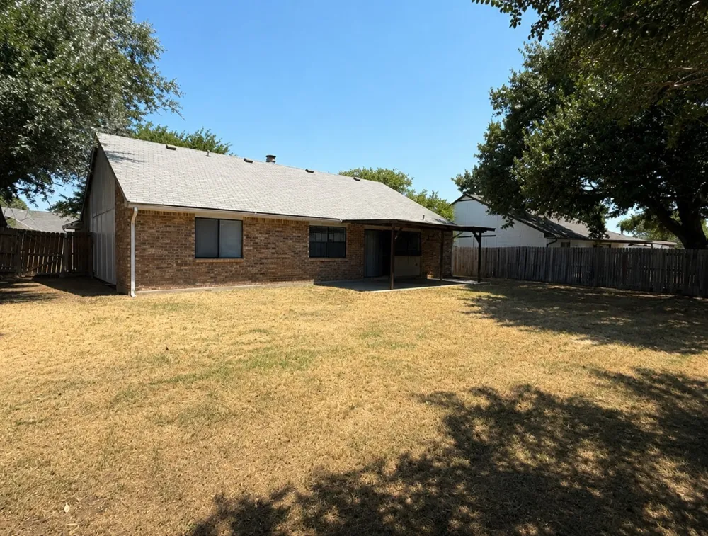 3824 Hackberry Lane Bedford, TX 76021