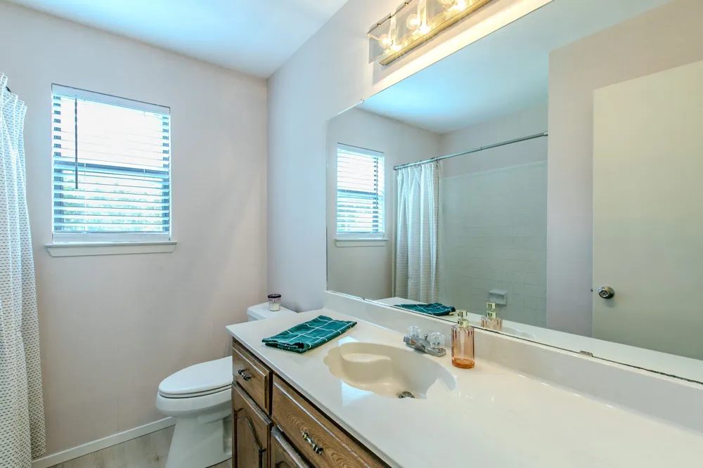 1057 Radisson Drive Hewitt, TX 76643