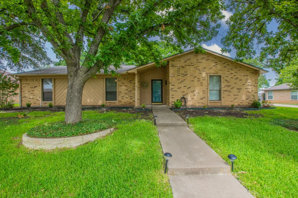 1057 Radisson Drive Hewitt, TX 76643