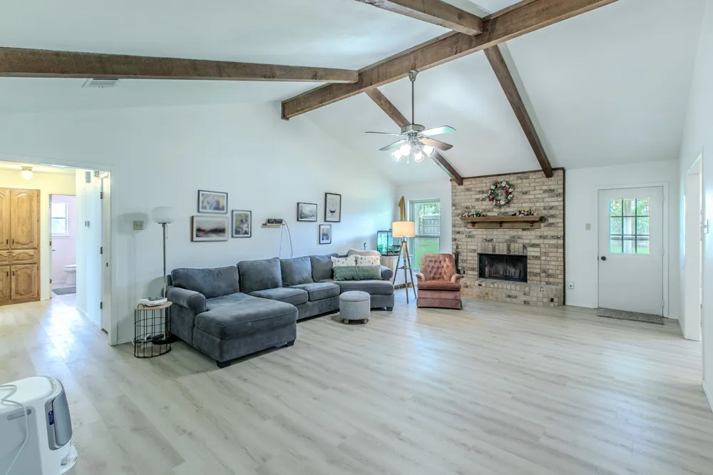 1057 Radisson Drive Hewitt, TX 76643