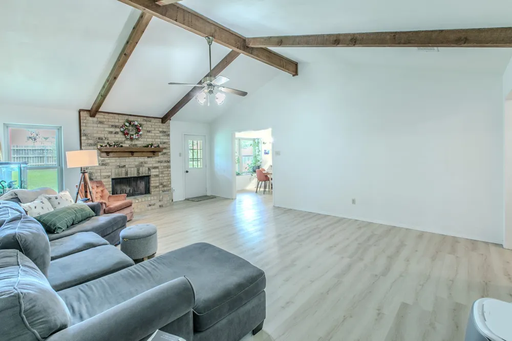 1057 Radisson Drive Hewitt, TX 76643