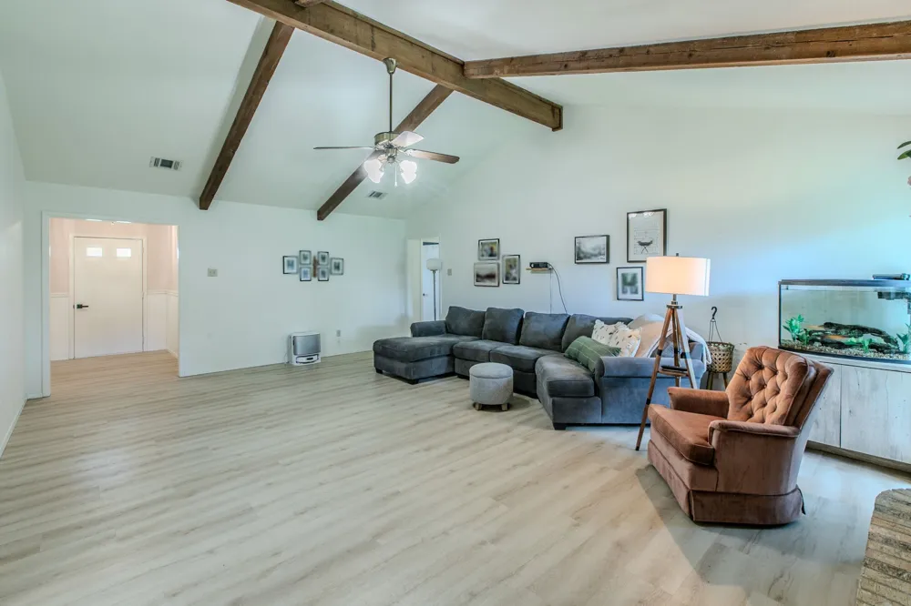 1057 Radisson Drive Hewitt, TX 76643