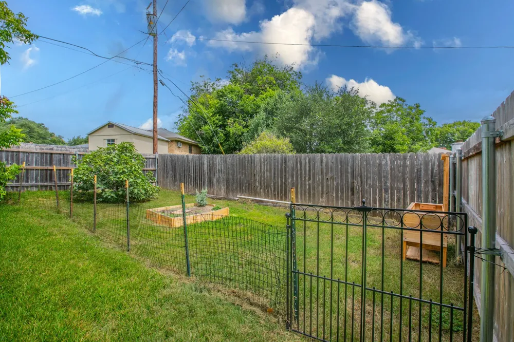 1057 Radisson Drive Hewitt, TX 76643