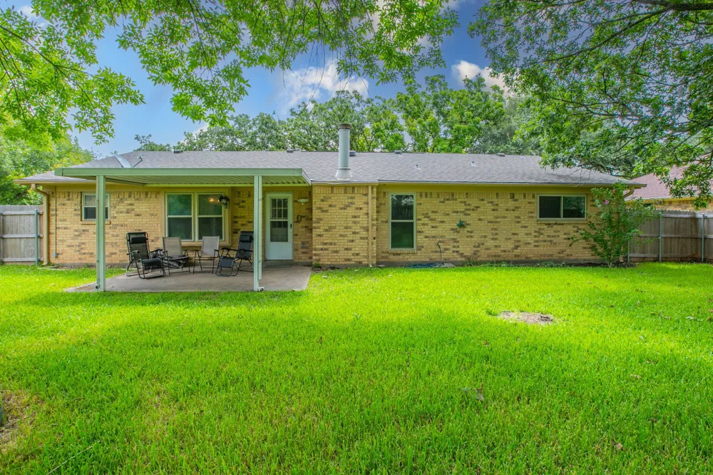 1057 Radisson Drive Hewitt, TX 76643