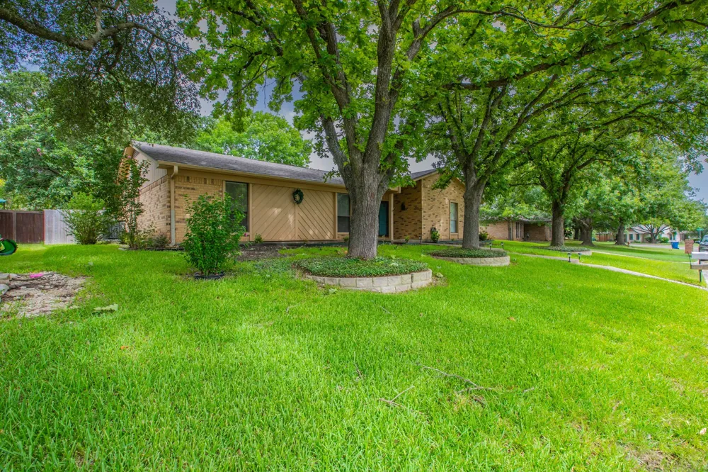 1057 Radisson Drive Hewitt, TX 76643