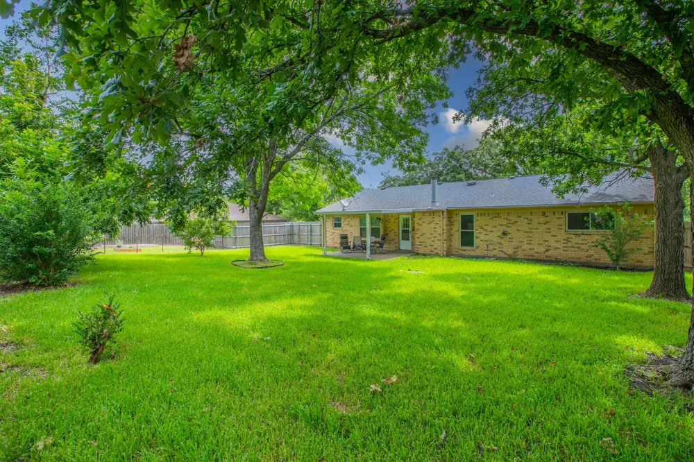 1057 Radisson Drive Hewitt, TX 76643