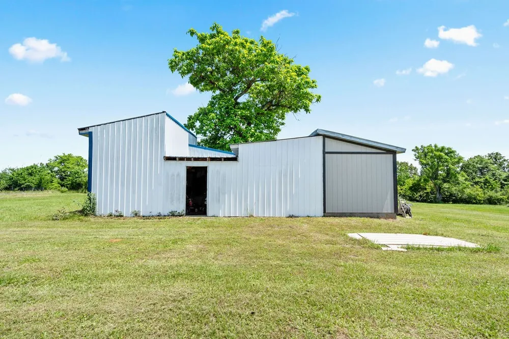 8869 County Road 1617 Avinger, TX 75630
